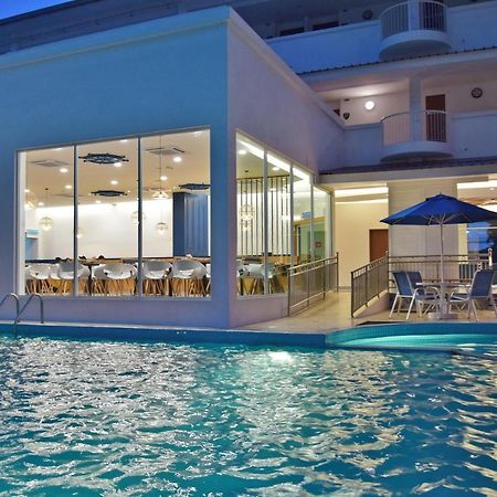 Avi Pangkor Beach Resort Kampong Pasir Bogak Eksteriør billede