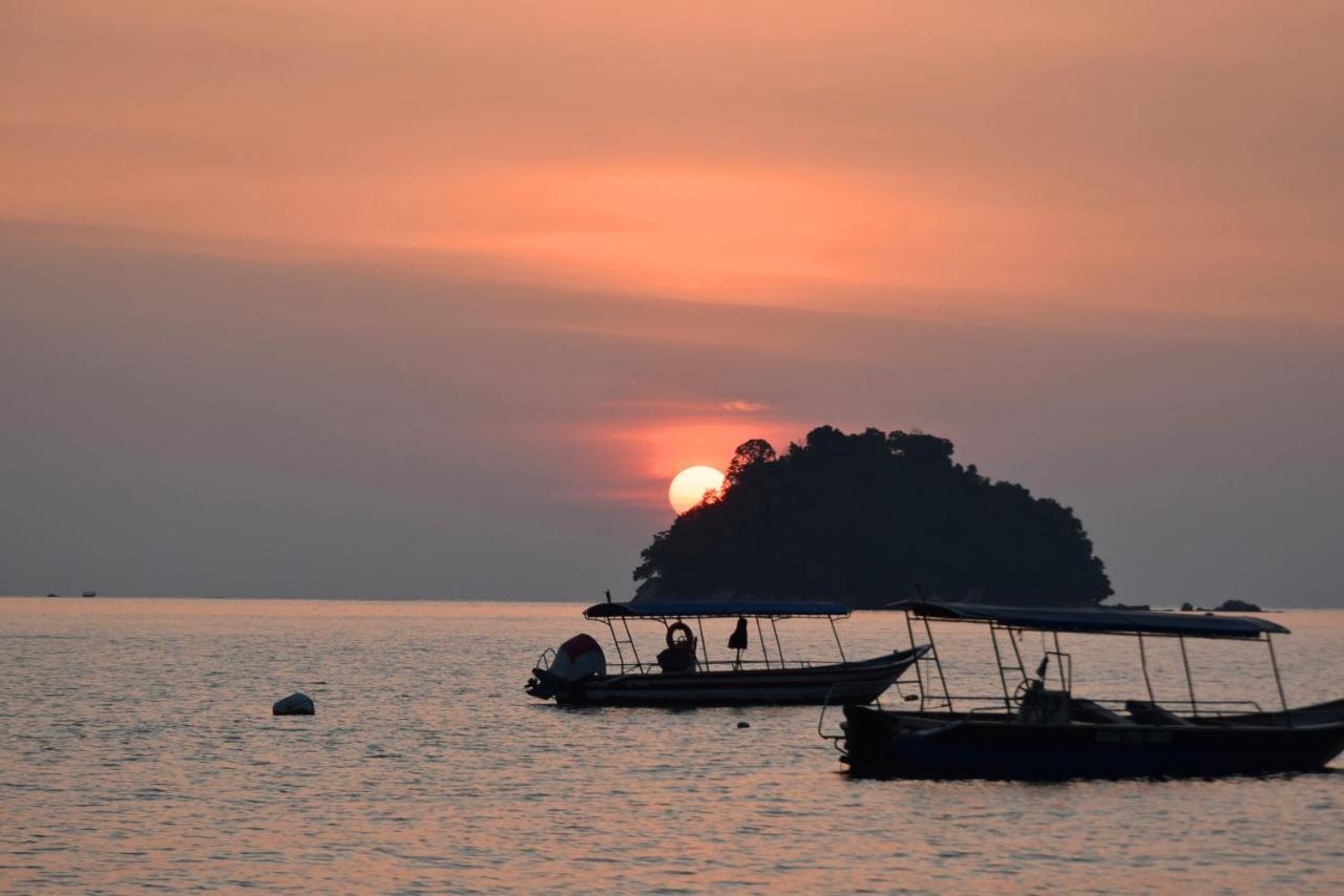 Avi Pangkor Beach Resort Kampong Pasir Bogak Eksteriør billede