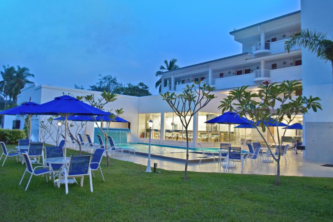 Avi Pangkor Beach Resort Kampong Pasir Bogak Eksteriør billede