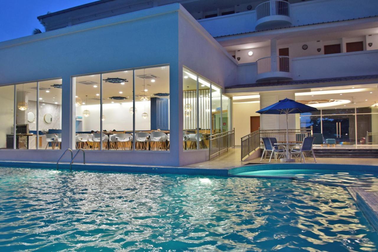Avi Pangkor Beach Resort Kampong Pasir Bogak Eksteriør billede